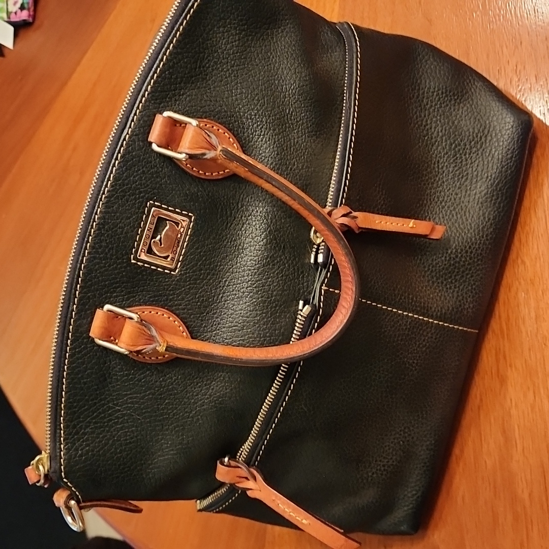 Dooney & Bourke Vintage Classic Satchel!! Black W Tan Accents!